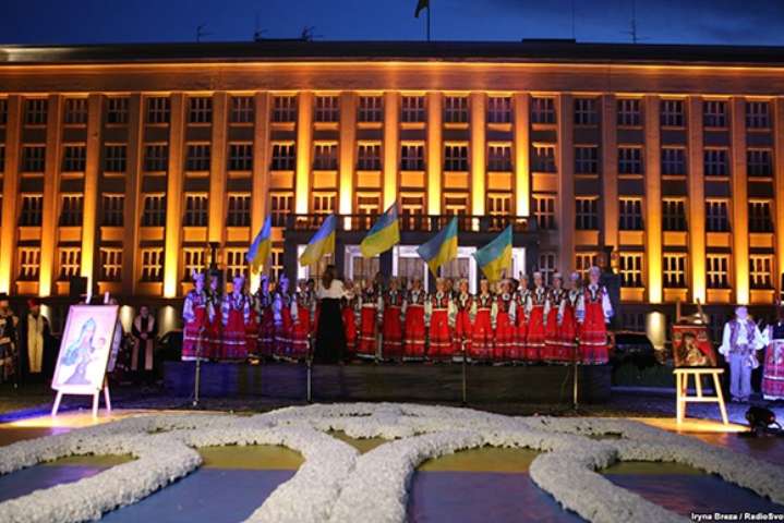 В Ужгороді почали святкувати День незалежності о 6:00 ранку