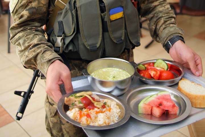22 військові частини до кінця року почнуть харчуватися за стандартами НАТО
