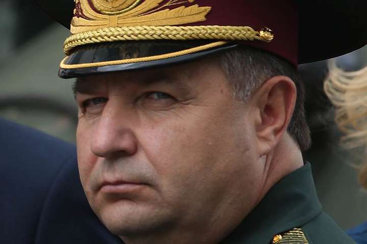 Полторак не піде у відпустку через ситуацію на Донбасі