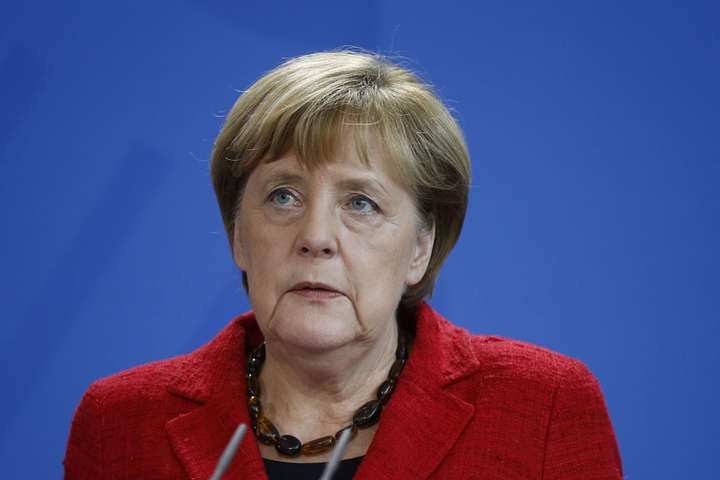 Меркель обіцяє Росії діалог, але тільки після виконання нею «Мінська»