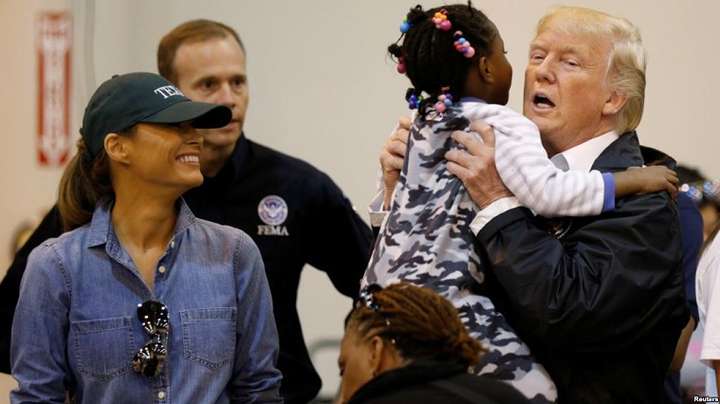 Трамп зустрівся з постраждалими від урагану «Харві»