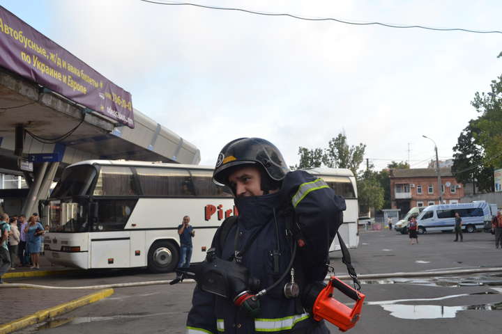 В Одесі сталася пожежа на автовокзалі, одна людина постраждала