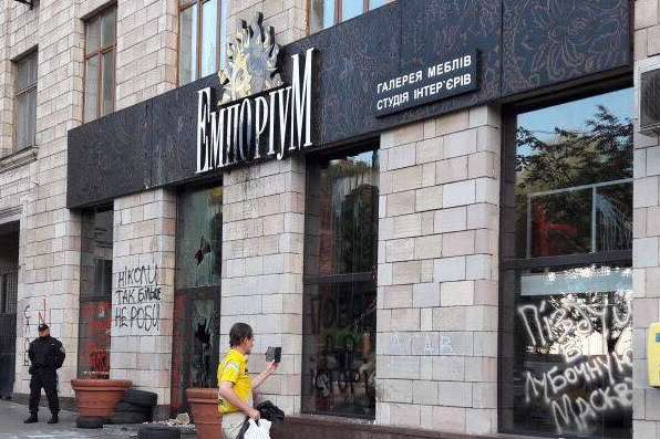 Луценко: Бізнес вандалів, що знищили графіті у Києві, перевірять усі органи