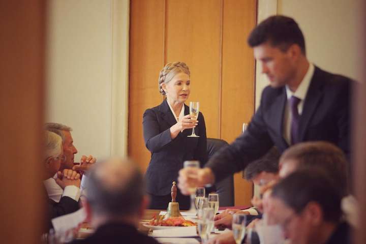 У Тимошенко початок роботи парламенту відсвяткували шампанським 