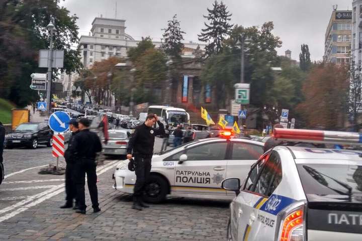 Центр Києва паралізовано: під Кабміном водійський мітинг
