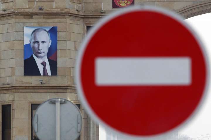 Скільки нового в «нових» санкціях, і як Україні діяти далі?