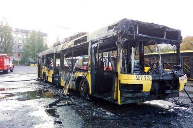 У Києві вщент згорів тролейбус