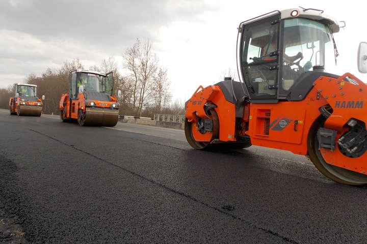 Поляки відремонтують майже 150 кілометрів українських доріг