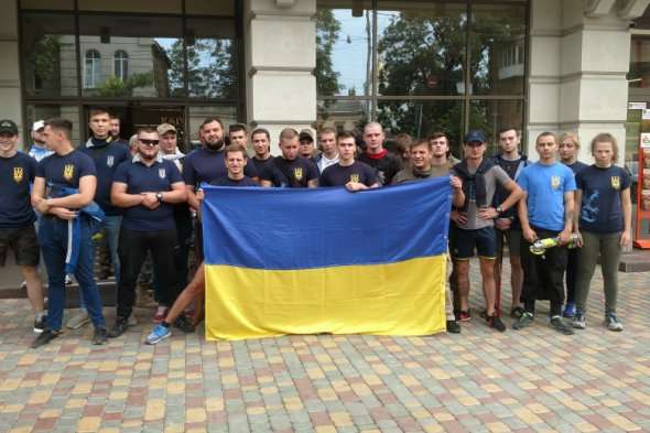 В Одесі активісти змусили одіозного забудовника вивісити українські прапори
