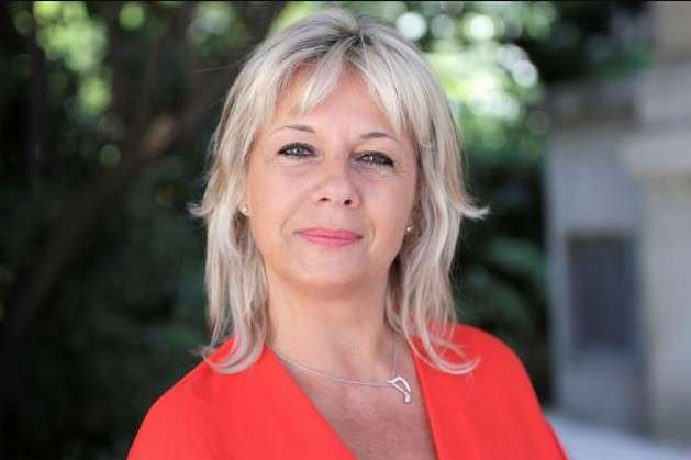 Депутат від партії Макрона продавала тури в парламент Франції за €119