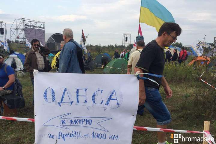 На підтримку Саакашвілі на кордоні зібралася тисяча людей