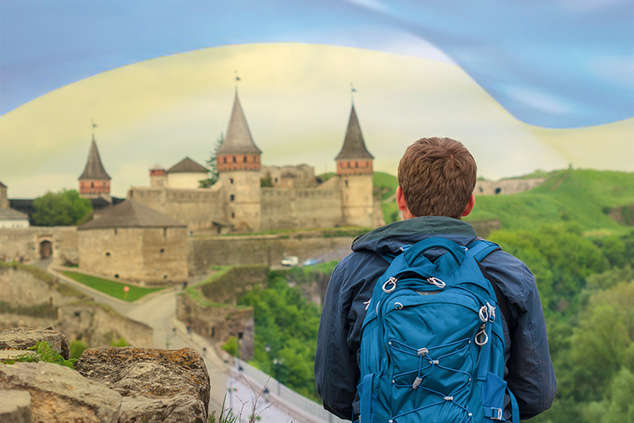 В Україні цього року іноземних туристів поменшало у понад три рази