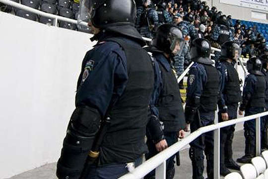 Харківська поліція атакувала італійських фанатів під час гри Ліги чемпіонів (відео)