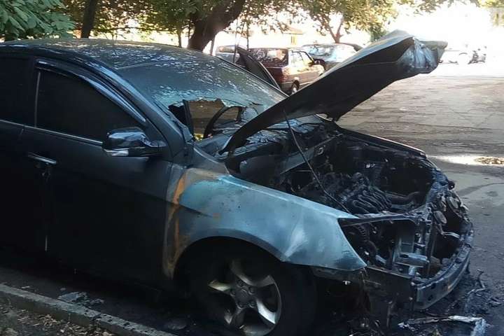 Директору Миколаївського автовокзалу спалили авто 
