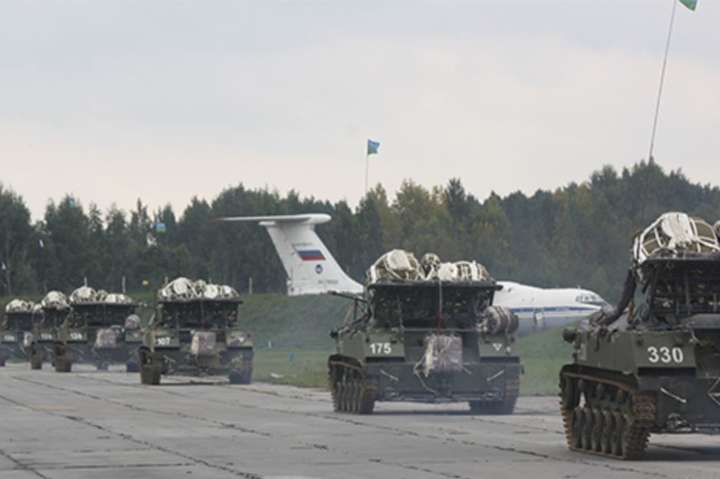 У Білорусі заперечують, що Росія перекидає до них свою танкову армію