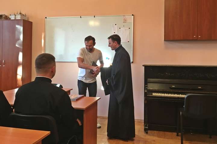Вакарчук зустрівся з майбутніми священниками Київського патріархату