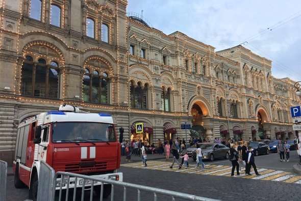 У Москві евакуювали тисячі людей з торгових центрів після анонімних дзвінків