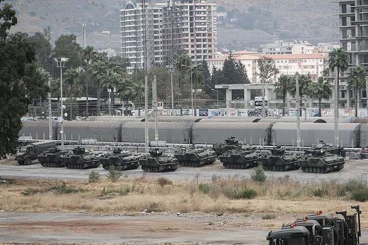 Турецькі військові перекинули до кордону з Сирією 80 одиниць техніки