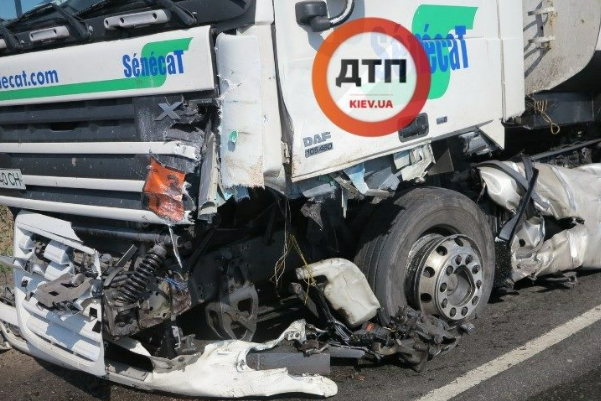 Моторошна ДТП під Києвом: водію відірвало голову