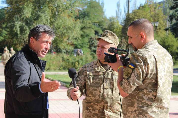 Екс-генсек НАТО після поїздки на Донбас: Україні треба надати оборонні системи