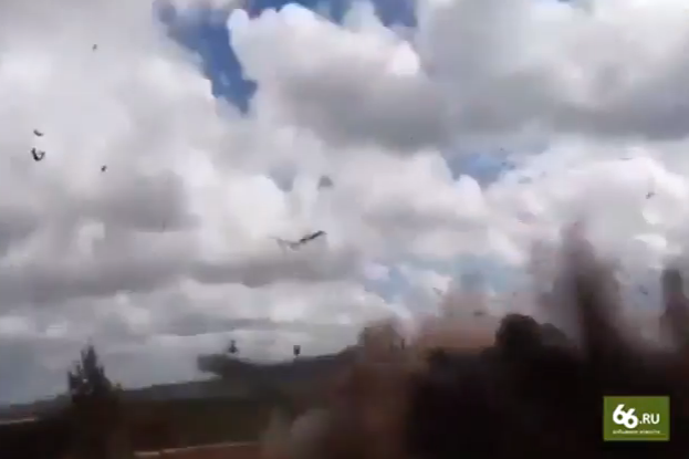 Сбросил ракеты в зрителей: появилось видео ЧП с российским вертолетом 