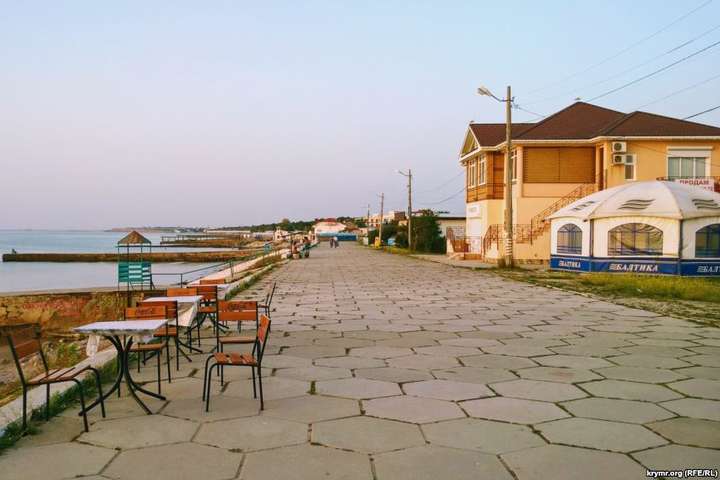 «Оксамитовий» сезон в Криму: порожні пляжі та занедбана інфраструктура