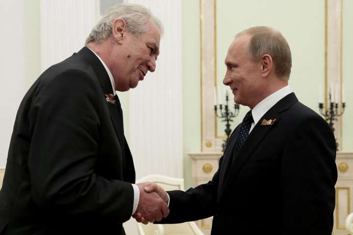 Президент Чехії назвав запрошення від Путіна відвідати Сочі «нагородою»