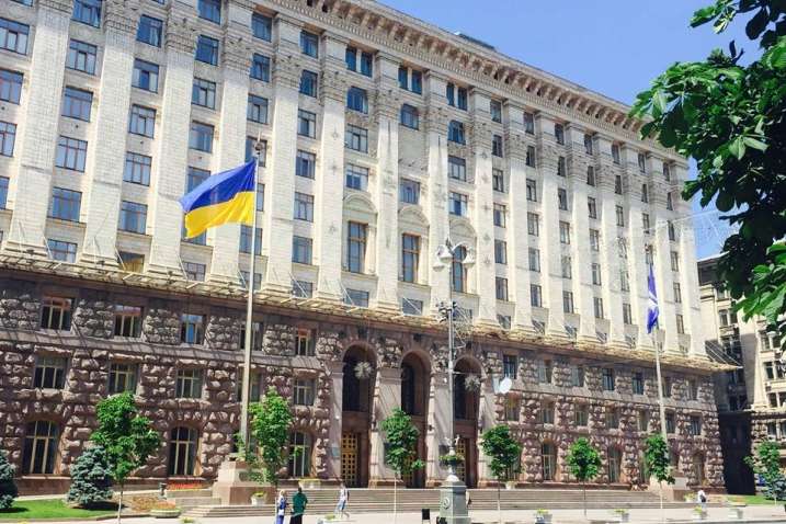 Поліцію повідомили про замінування мерії Києва, триває евакуація