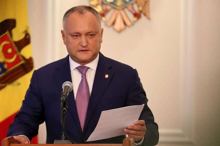 У парламенті Молдови почали збір підписів за імпічмент Додону