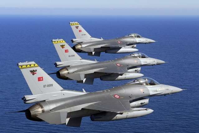 Туреччина завдала авіаударів по складах курдів в Іраку