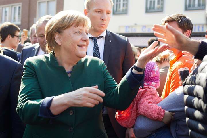 Вибори у Німеччині: партія Меркель перемогла, але праві популісти стали третіми
