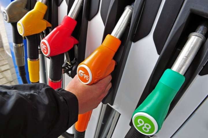 На автозаправках підскочили ціни на бензин і дизельне паливо