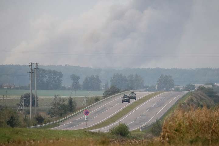 Засідання в Апеляційному суді Вінниччини скасували: конвоїри гасять пожежу поблизу Калинівки