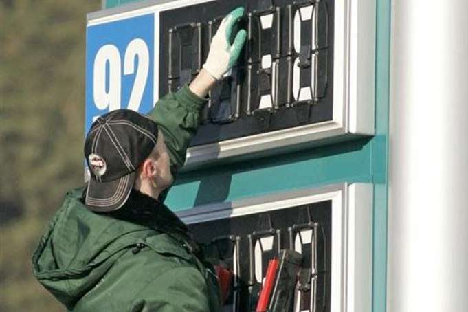 Антимонопольний комітет розбереться з цінами на бензин і дизпальне
