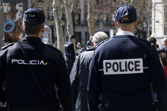 Іспанська поліція блокує в Каталонії школи, де має пройти референдум