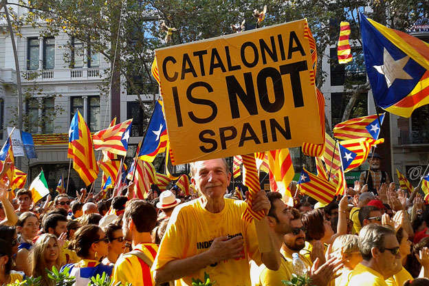 Референдум в Каталонії: іспанські правоохоронці повідомили про 11 поранених силовиків