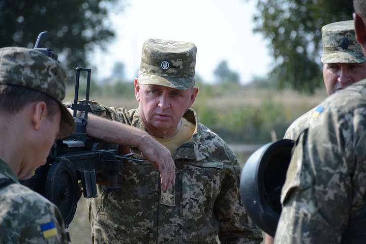 Муженко: при силовому сценарії на Донбасі ЗСУ можуть втратити до 12 тис. військових за 10 днів