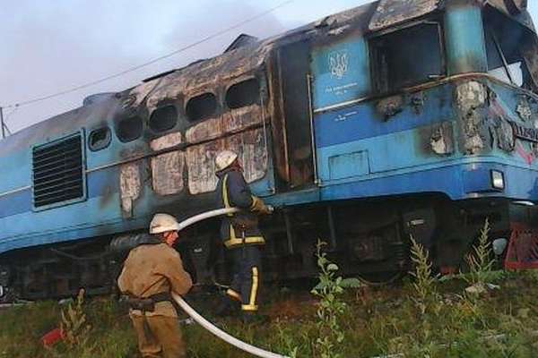 Потяг «Миколаїв-Київ», який було зупинено через пожежу в тепловозі, відновив рух