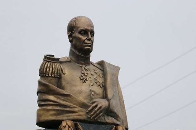 У рідному місті Порошенка відкрили пам’ятник російському генералу