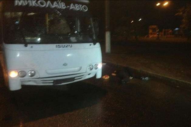 У Миколаєві рейсовий автобус насмерть збив двох людей