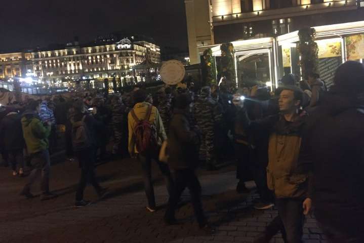 У Москві поліція розігнала нічну акцію прихильників Навального