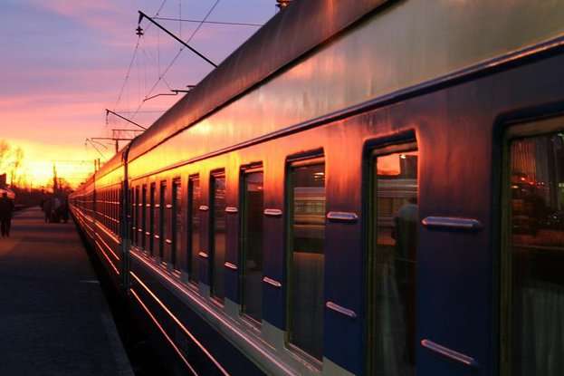 «Укрзалізниця» начнет кормить пассажиров ночных поездов