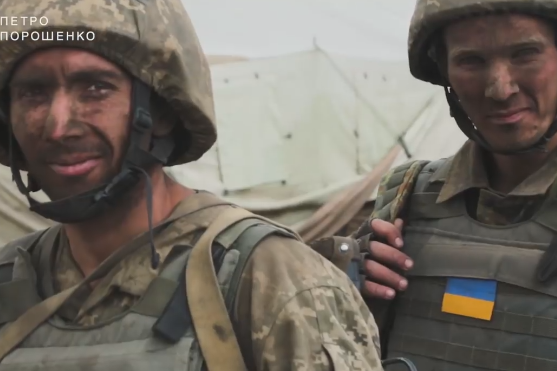 «По-настоящему народная армия»: появилось видеопоздравление Порошенко воинам