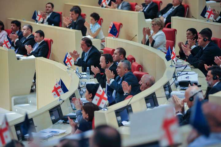 Парламент Грузії подолав вето президента та ухвалив нову конституцію