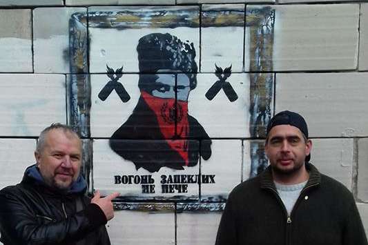 На Грушевського активісти відновили революційний триптих