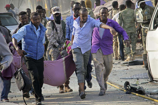 У Сомалі вибухнула вантажівка, начинена вибухівкою: десятки загиблих