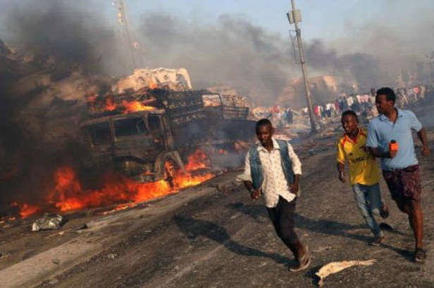 Кількість жертв вибуху, влаштованого смертником у Сомалі, сягнула 50 людей