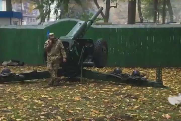Пушки для президентского салюта встревожили Киев (фото)