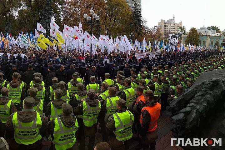 Глава полиции Киева сообщил о количестве митингующих под Радой и НБУ