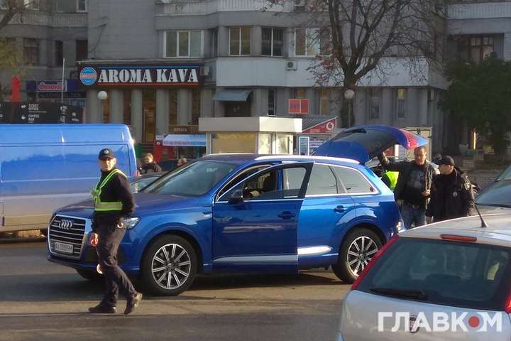 Протести в Києві: поліція перевіряє автівки навіть нардепів